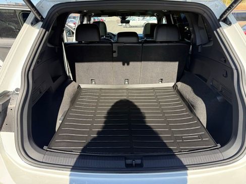 Used 2022 Volkswagen Tiguan SE R-Line image 27