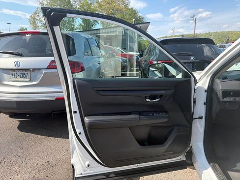 Used 2024 Honda CR-V LX image 15