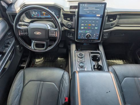 Used 2023 Ford Expedition Platinum AWD/4WD image 6