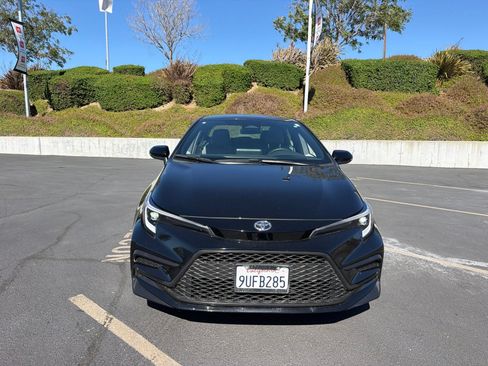 Used 2025 Toyota Corolla SE w/ Convenience Package FWD image 2