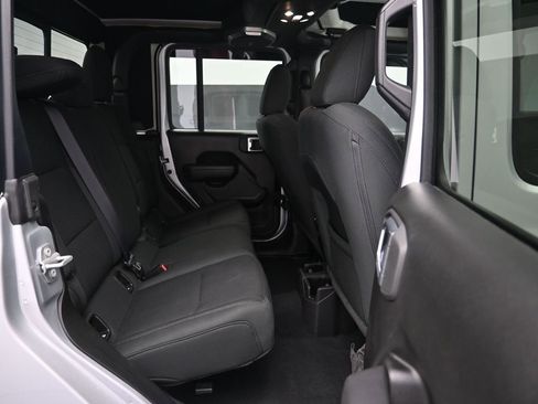 Certified 2022 Jeep Gladiator Willys image 23