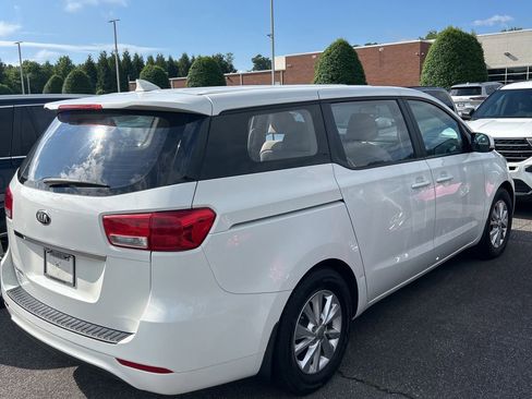 Used 2016 Kia Sedona L FWD image 3