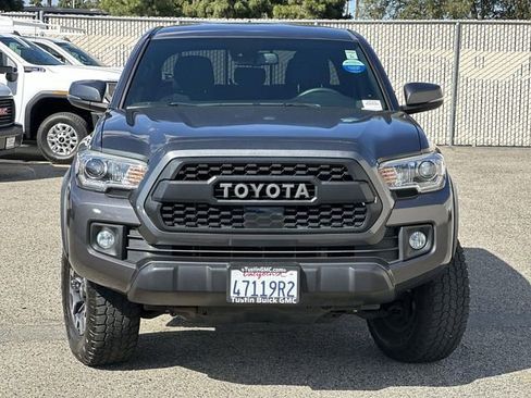 Used 2019 Toyota Tacoma TRD Off-Road w/ Technology Package AWD/4WD image 2