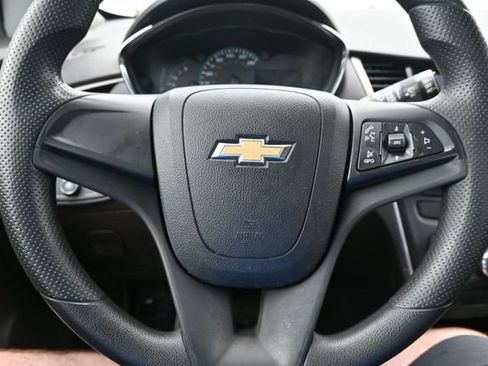 Used 2017 Chevrolet Trax LS FWD image 33