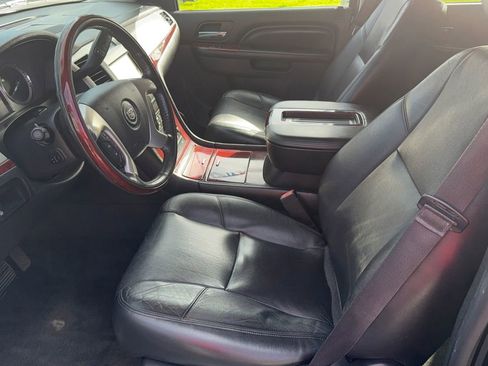 Used 2013 Cadillac Escalade ESV Premium image 16