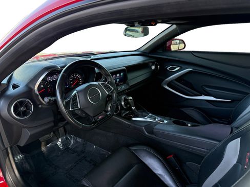 Used 2021 Chevrolet Camaro SS RWD image 9