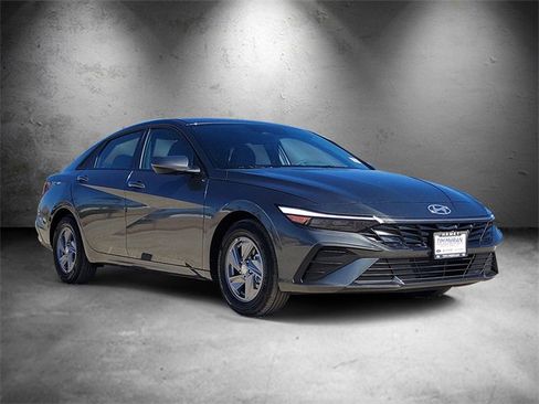 New 2025 Hyundai Elantra SE image 2