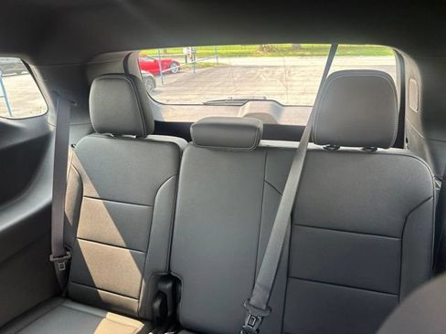 Used 2026 Chevrolet Traverse LT w/ Sun and Wheel Package FWD image 11