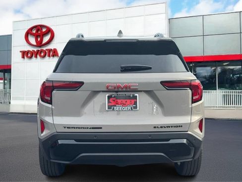 Used 2025 GMC Terrain Elevation w/ Elevation Premium Package AWD/4WD image 7