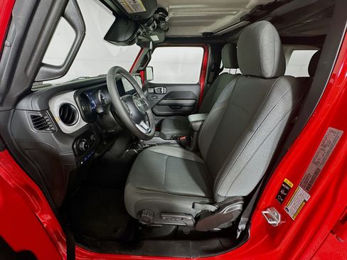 Used 2025 Jeep Wrangler Sahara w/ Safety Group image 13