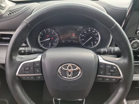 Used 2020 Toyota Highlander Limited FWD image 31