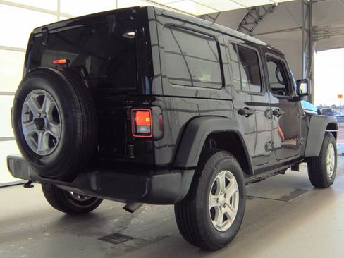 Used 2022 Jeep Wrangler Unlimited Sport w/ Sun And Sound Package AWD/4WD image 4