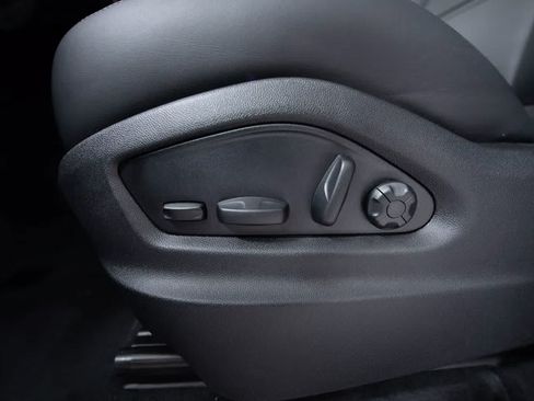Certified 2025 Porsche Cayenne S AWD/4WD image 23