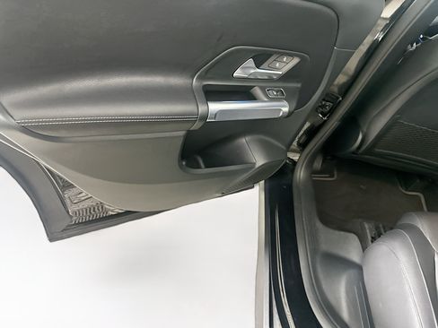 Used 2025 Mercedes-Benz GLB 250 4MATIC image 26