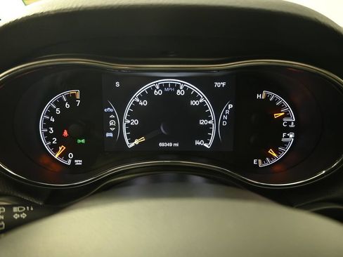 Used 2021 Jeep Grand Cherokee Laredo X AWD/4WD image 24