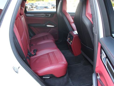 Used 2019 Porsche Cayenne Turbo AWD/4WD image 19