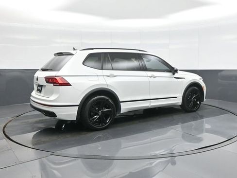 Used 2024 Volkswagen Tiguan SE R-Line w/ MDO Package, Three-Row FWD image 7