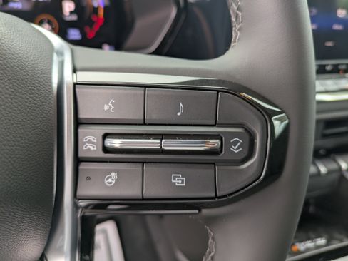 New 2025 Chevrolet Colorado LT w/ LT Convenience Package image 15