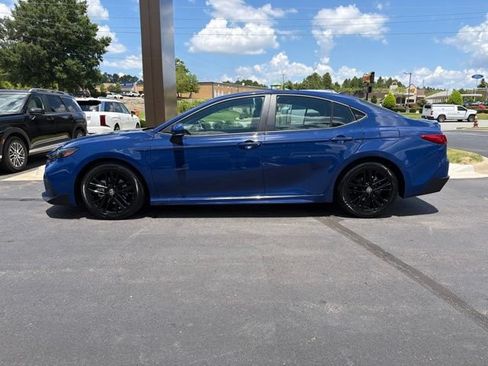 Used 2025 Toyota Camry SE FWD image 5