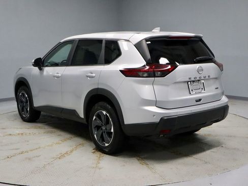 Certified 2025 Nissan Rogue SV image 8