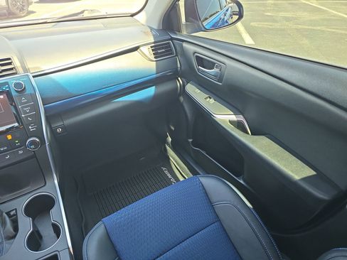Used 2016 Toyota Camry SE FWD image 12