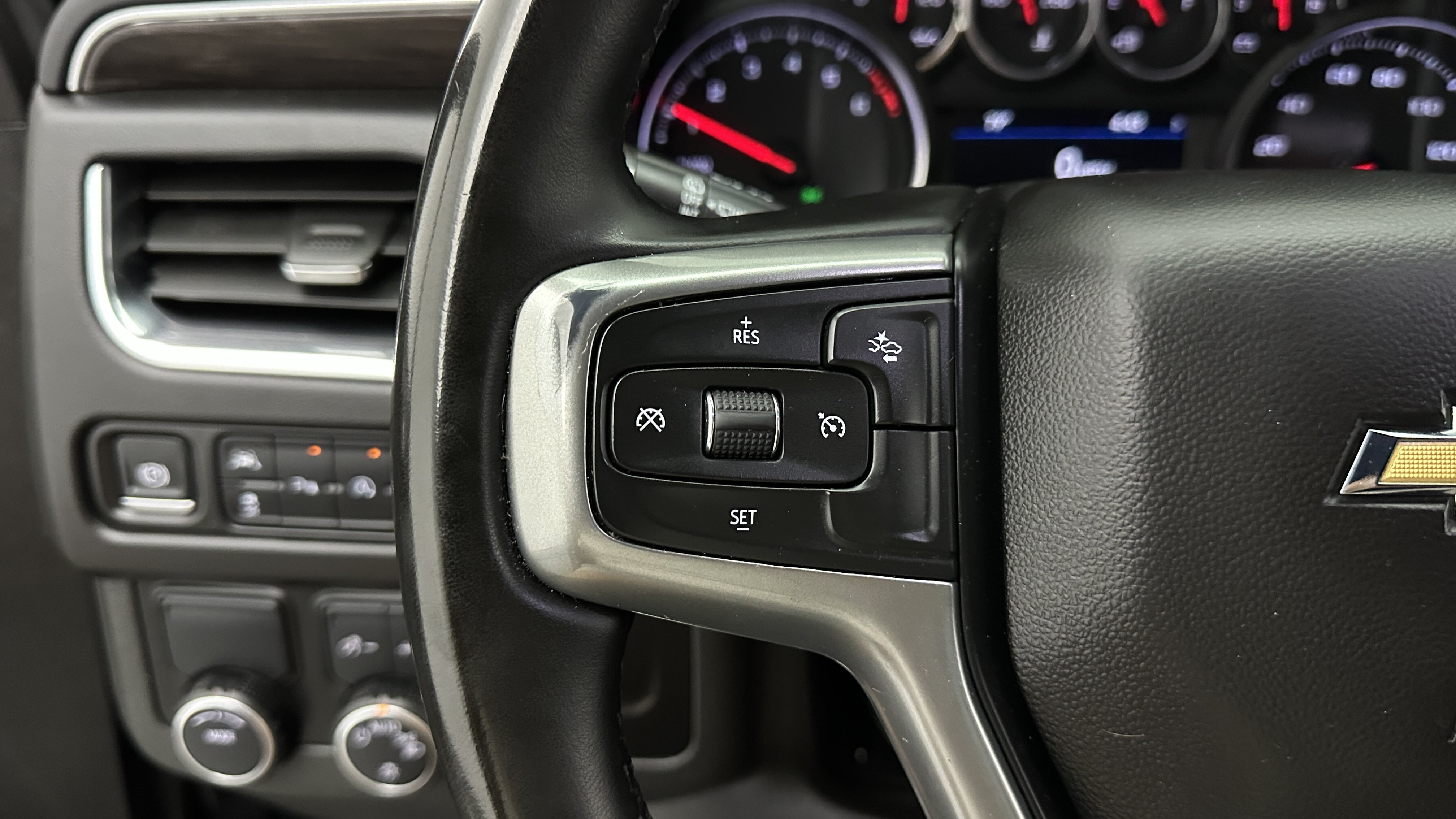 Used 2024 Chevrolet Tahoe LS RWD image 21