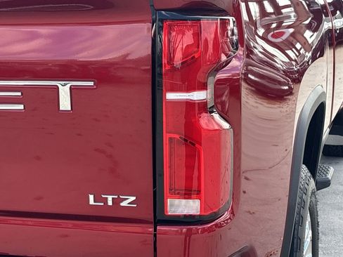 Used 2025 Chevrolet Silverado 2500 LTZ w/ LTZ Premium Package image 6