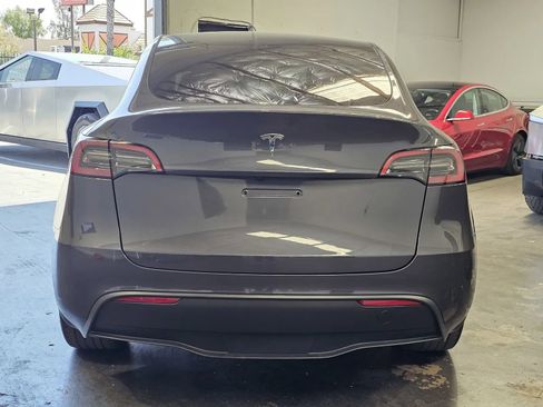 Used 2023 Tesla Model Y 2WD image 3