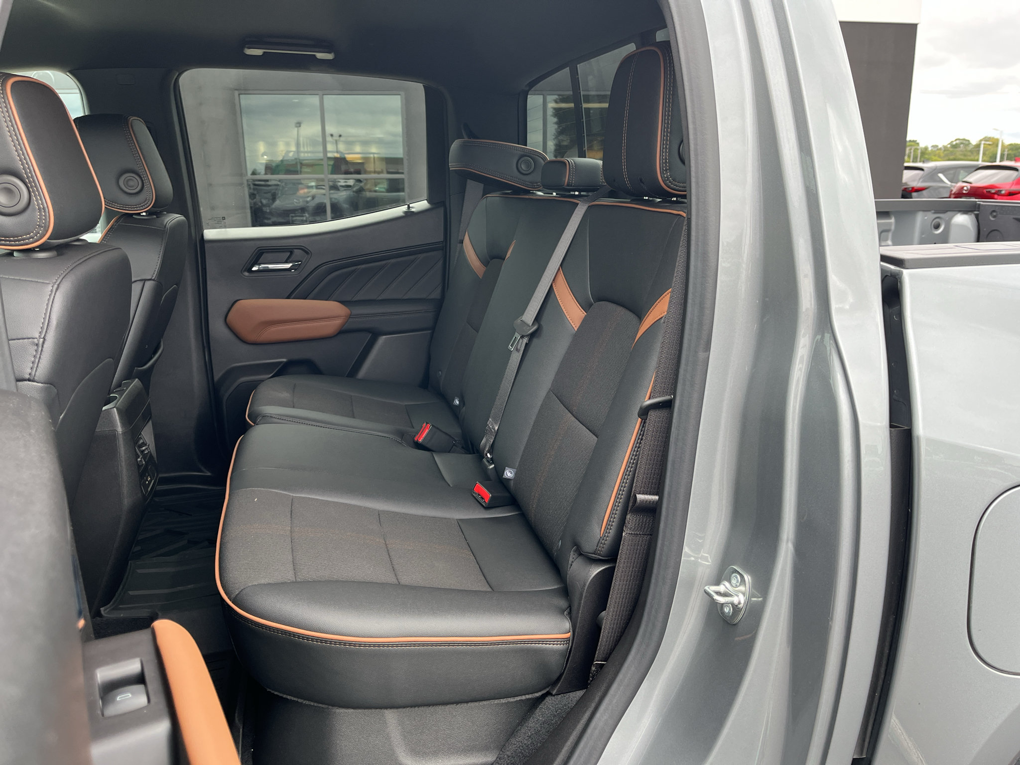 Used 2025 GMC Canyon AT4 AWD/4WD image 37