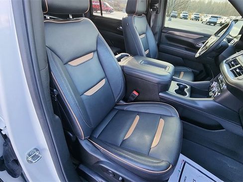 Used 2023 GMC Yukon XL AT4 image 30