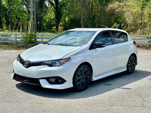 Used 2017 Toyota Corolla iM image 3