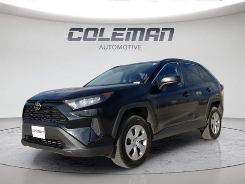 Used 2021 Toyota RAV4 LE image 1