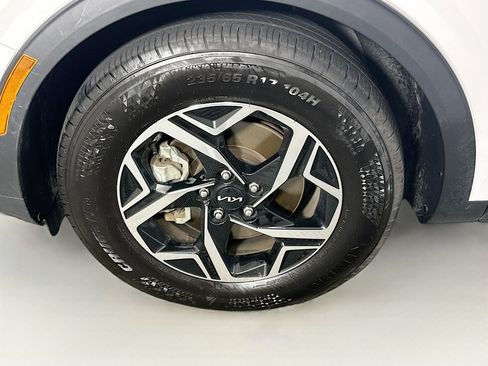 Used 2025 Kia Sportage LX FWD image 11