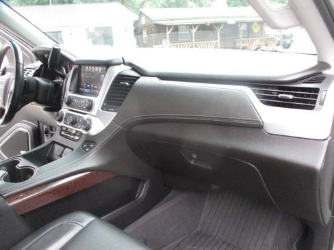 Used 2019 GMC Yukon SLT w/ Premium Edition AWD/4WD image 29