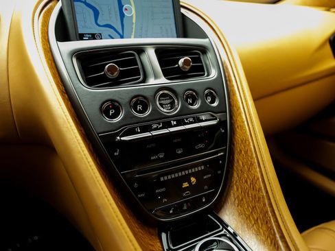 Used 2018 Aston Martin DB11 V12 RWD image 45