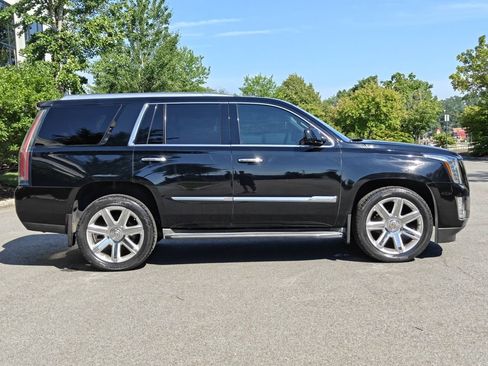 Used 2015 Cadillac Escalade Premium AWD/4WD image 2