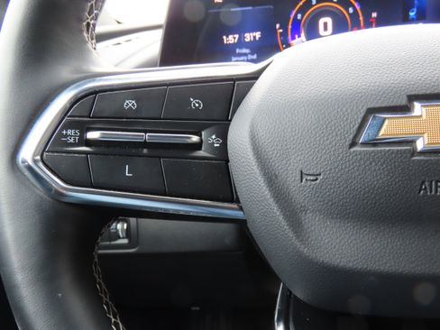 Used 2025 Chevrolet Traverse LT image 34