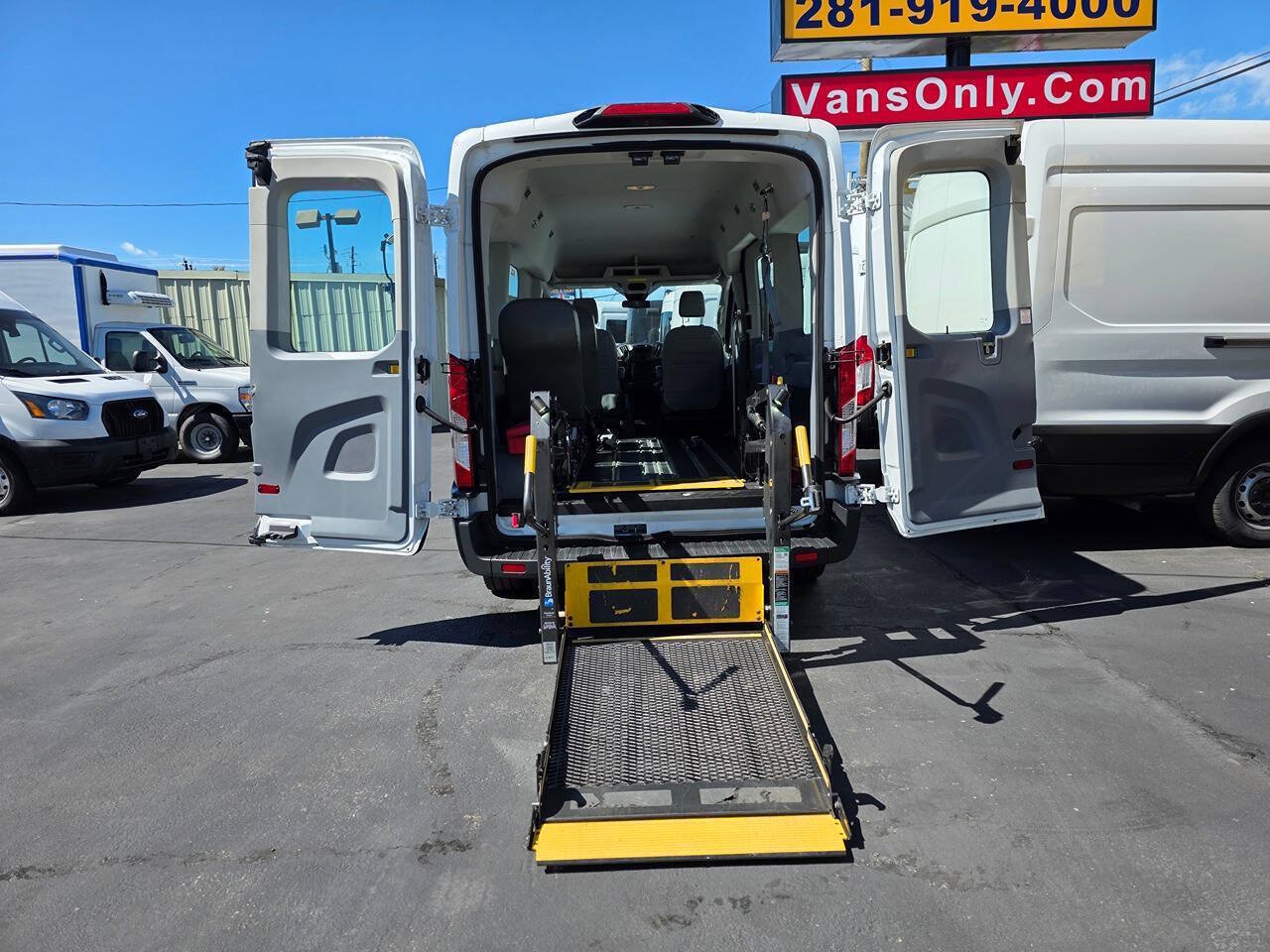 Used 2018 Ford Transit 150 XL RWD image 25