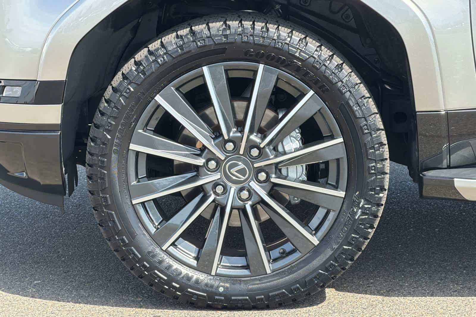 Certified 2024 Lexus GX 550 w/ Accessory Package (Z1) AWD/4WD image 32