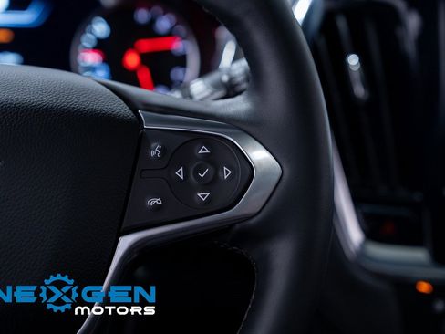 Used 2023 Chevrolet Traverse High Country image 19