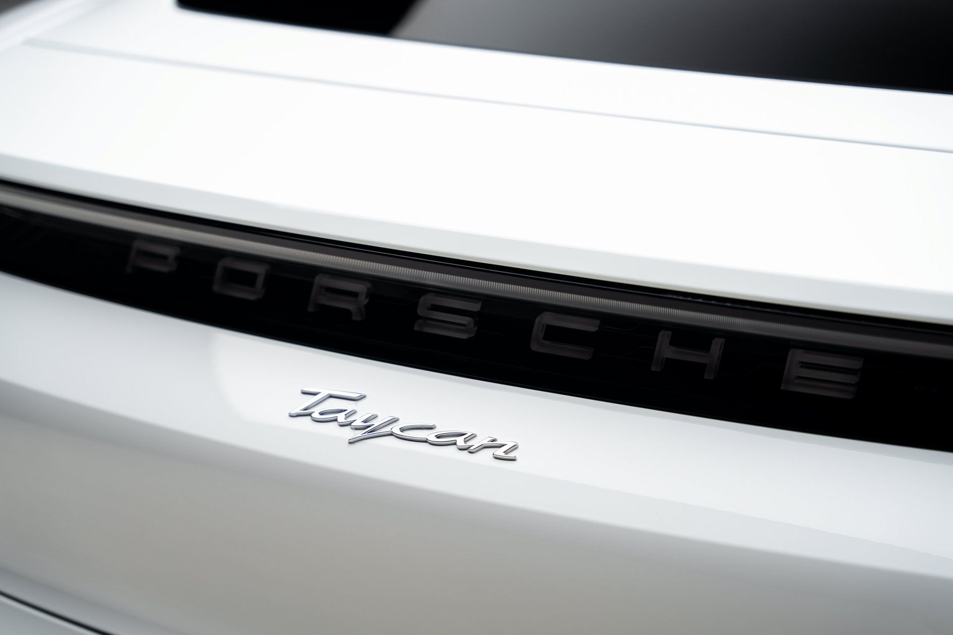 Used 2022 Porsche Taycan RWD image 29