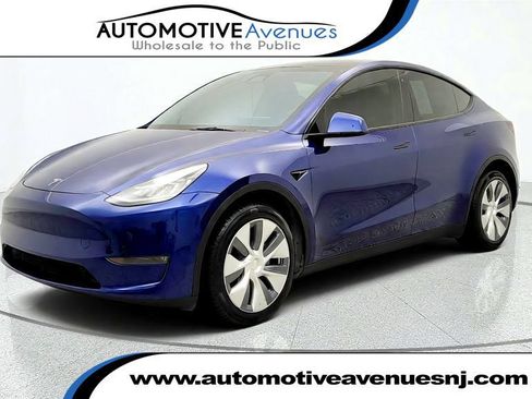Used 2023 Tesla Model Y AWD image 1