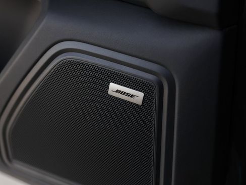 Certified 2025 Porsche Macan image 28