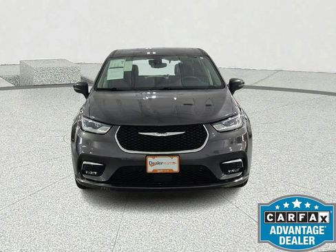 Used 2023 Chrysler Pacifica Touring-L FWD image 8