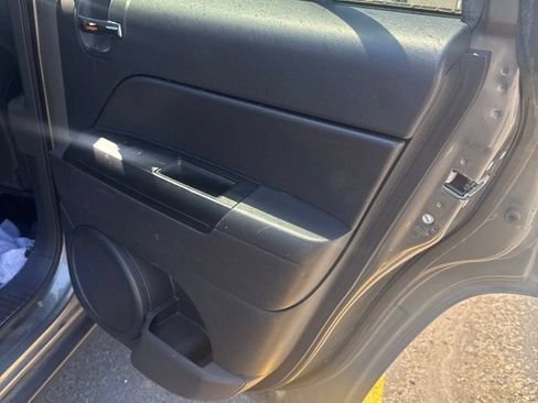Used 2013 Jeep Compass Latitude FWD image 2