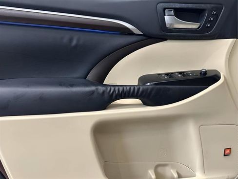 Used 2014 Toyota Highlander Limited AWD/4WD image 20