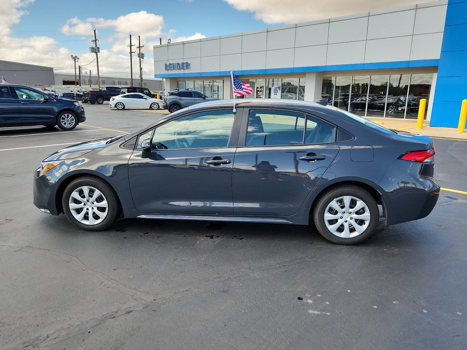 Used 2025 Toyota Corolla LE FWD image 2