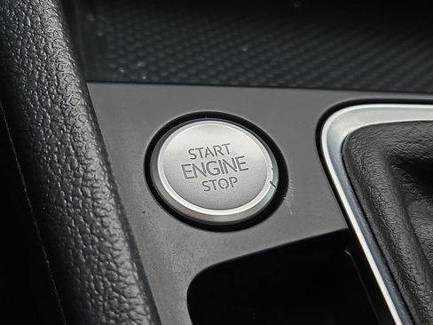 Used 2023 Volkswagen Jetta SE w/ Panoramic Sunroof Package image 24