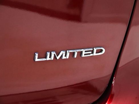 Used 2018 Chrysler Pacifica Limited FWD image 13