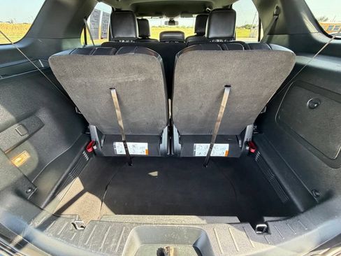 Used 2019 Ford Explorer XLT w/ Equipment Group 202A AWD/4WD image 26